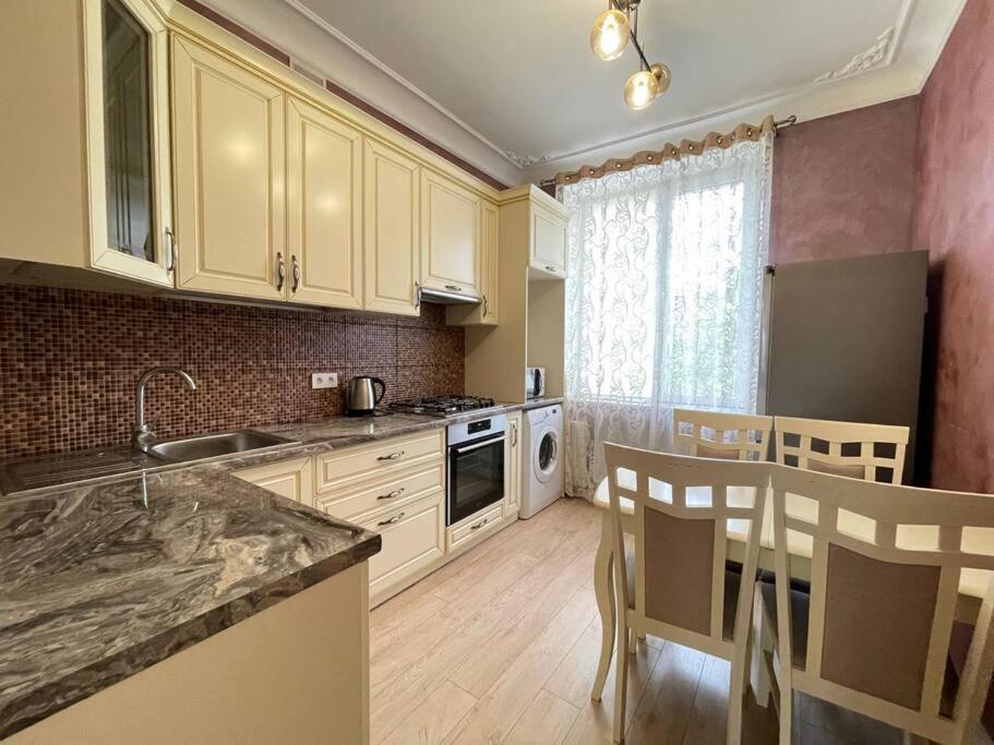 Luxury Apartment In The Center Кишинёв Экстерьер фото